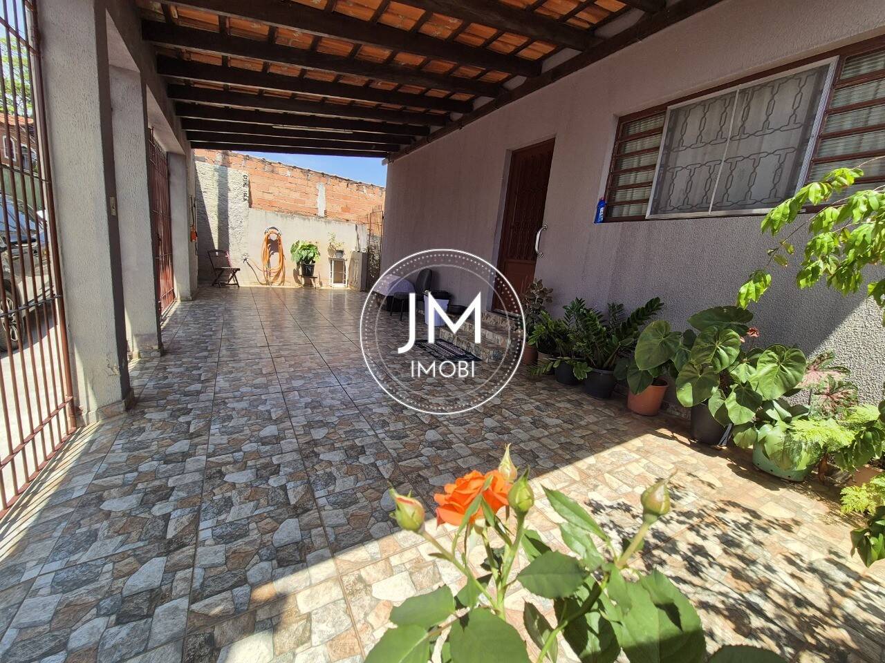 Casa a venda em Monte Mor estilo sobrado próxima a empresa Tetra Park.