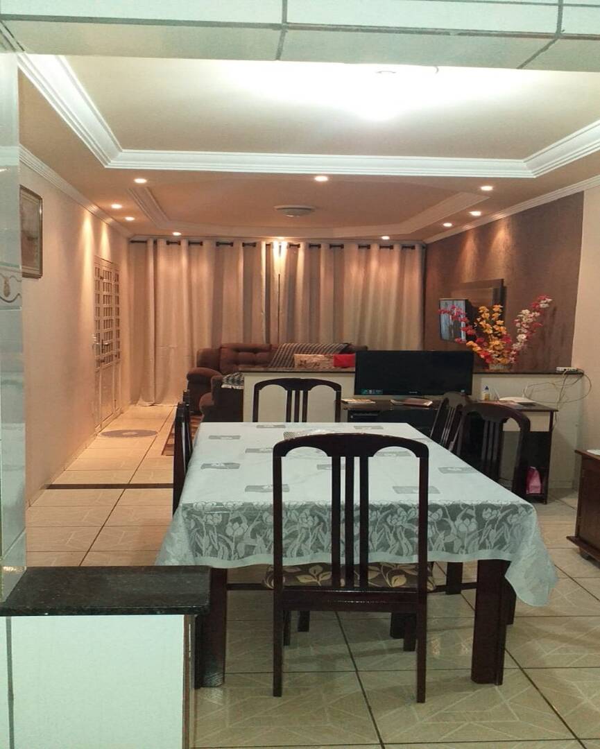 Casa a venda em Hortolândia, com 2 dormitórios e 2 vagas cobertas no jardim Nova América