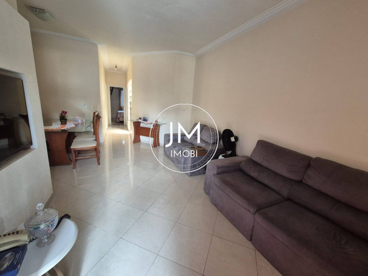 Casa a venda em Hortolândia na região do Jardim Rosolém, com 3 dormitórios e 2 vagas.