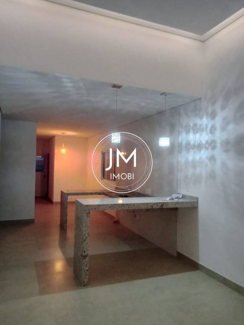 Casa a venda em Hortolândia com 3 quartos sendo 1 suíte, 3 vagas e amplo quintal.