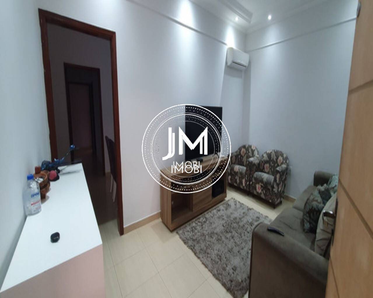 Casa a venda em Hortolândia no bairro Vila Real, com 3 quartos sendo um suíte e 4 vagas cobertas